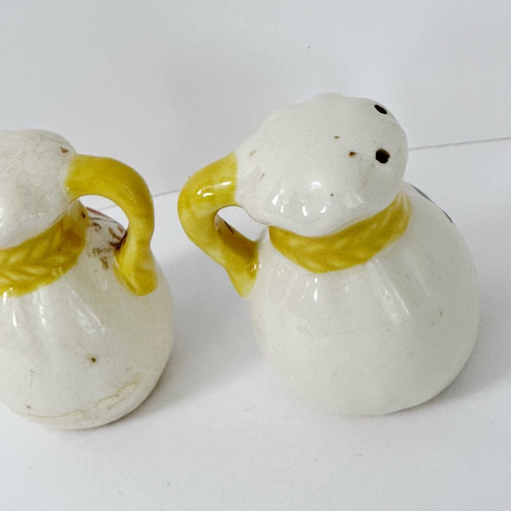 Handpainted Satchel Salt And Pepper Shakers 1950s - Picture 4 of 6